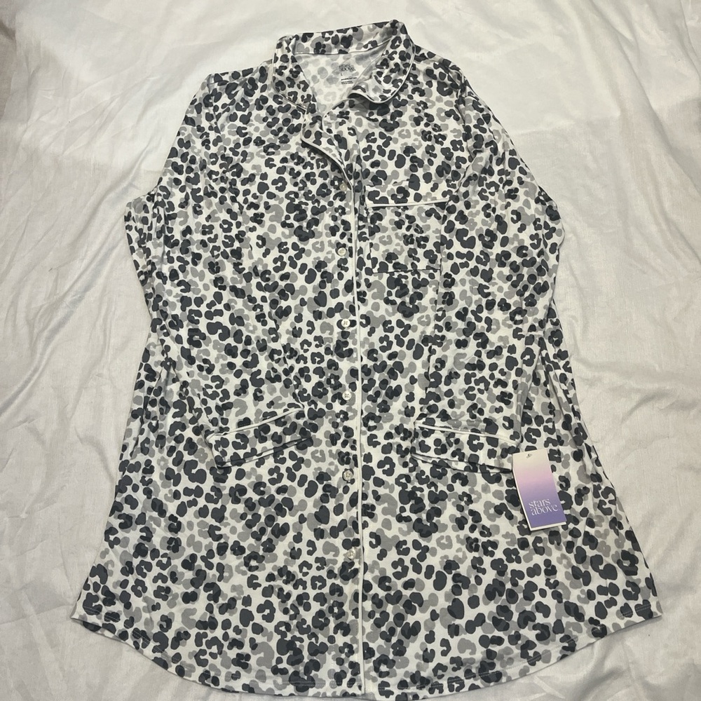 Black and white leopard print long sleeve nightgown #animalprint